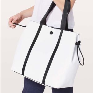 Lululemon Day Out Zippered Tote